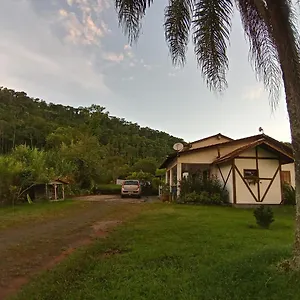  Quarto em Acomodações Particulares Casa Aconchegante Brasil
